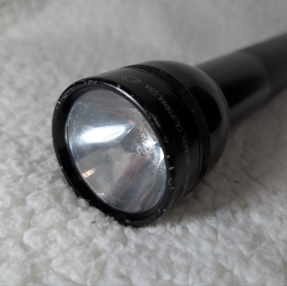 BLACK MAGLITE Mag-Lite 4 D Cell Flashlight Torch 15" Long USA made - Picture 2 of 6